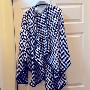 Black and white wrap throw